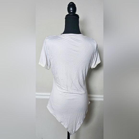 XLarge Women's Ivory V-Neck Bodysuit - Picture 5 of 5